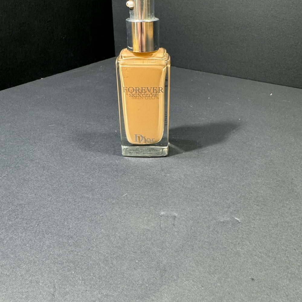 Dior Forever Skin Glow Foundation